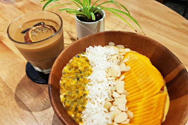 Swee Lee Social Club at Lot 10 Is Music To Palate and Earsm - coffee and smoothie bowl